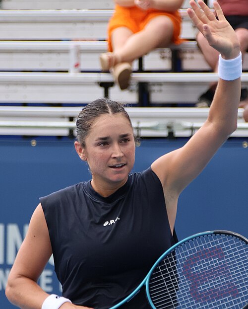 Caroline Dolehide photo
